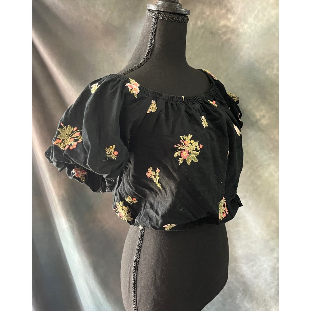 American Eagle Black Floral Embroidered Off Shoulder Crop Top Blouse Size Small - Picture 2 of 8
